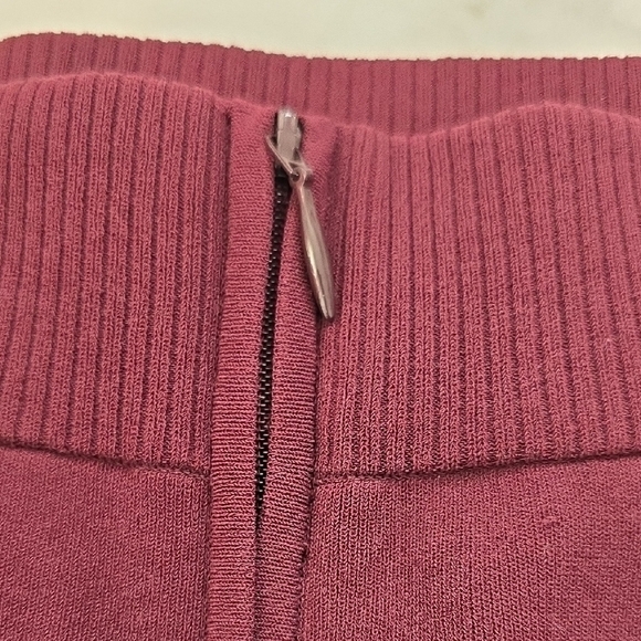 NWT Lululemon Ribbed-Knit Mini Skirt Garnet SMALL - Picture 4 of 7